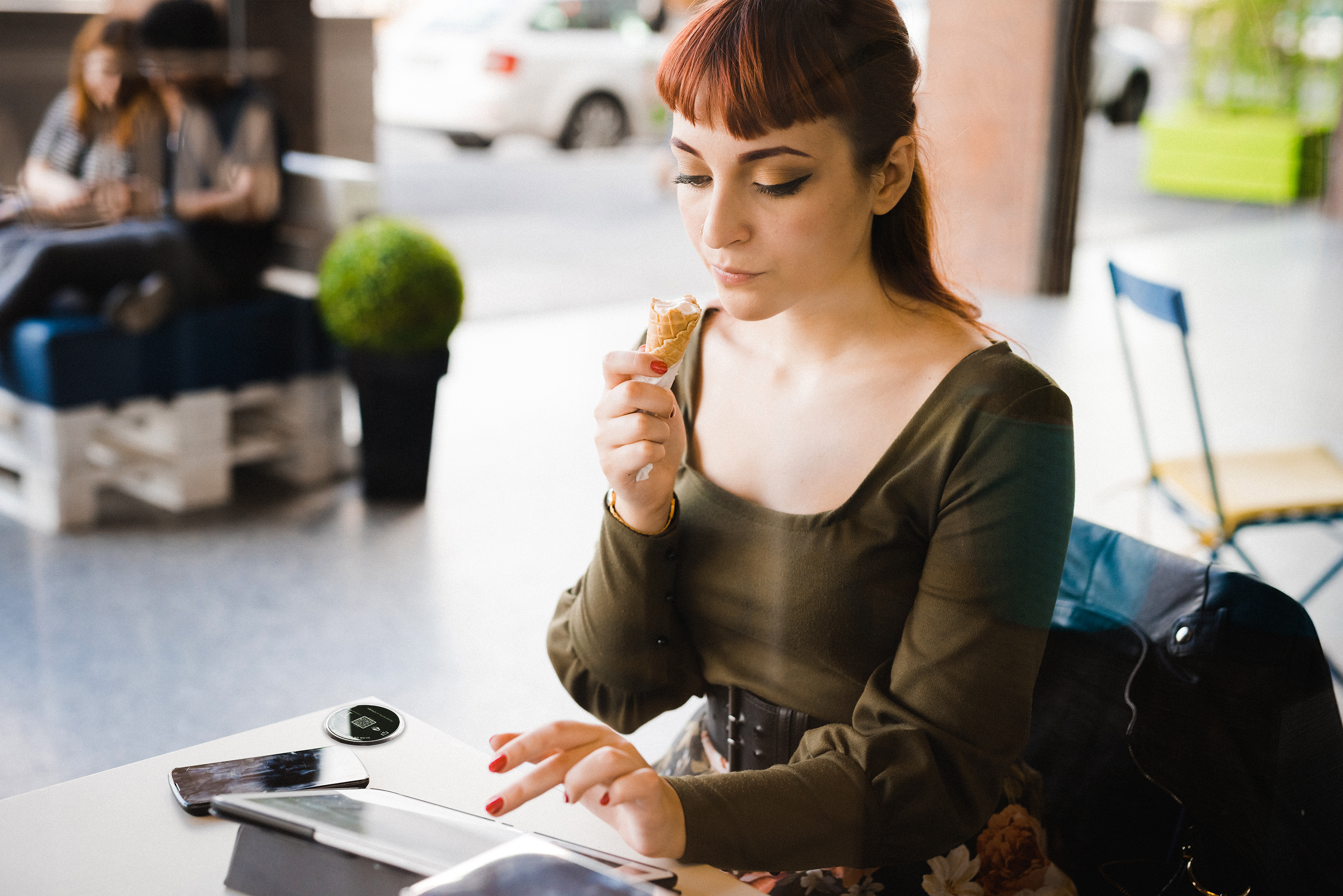 Girl eating icecream with Aircharge+